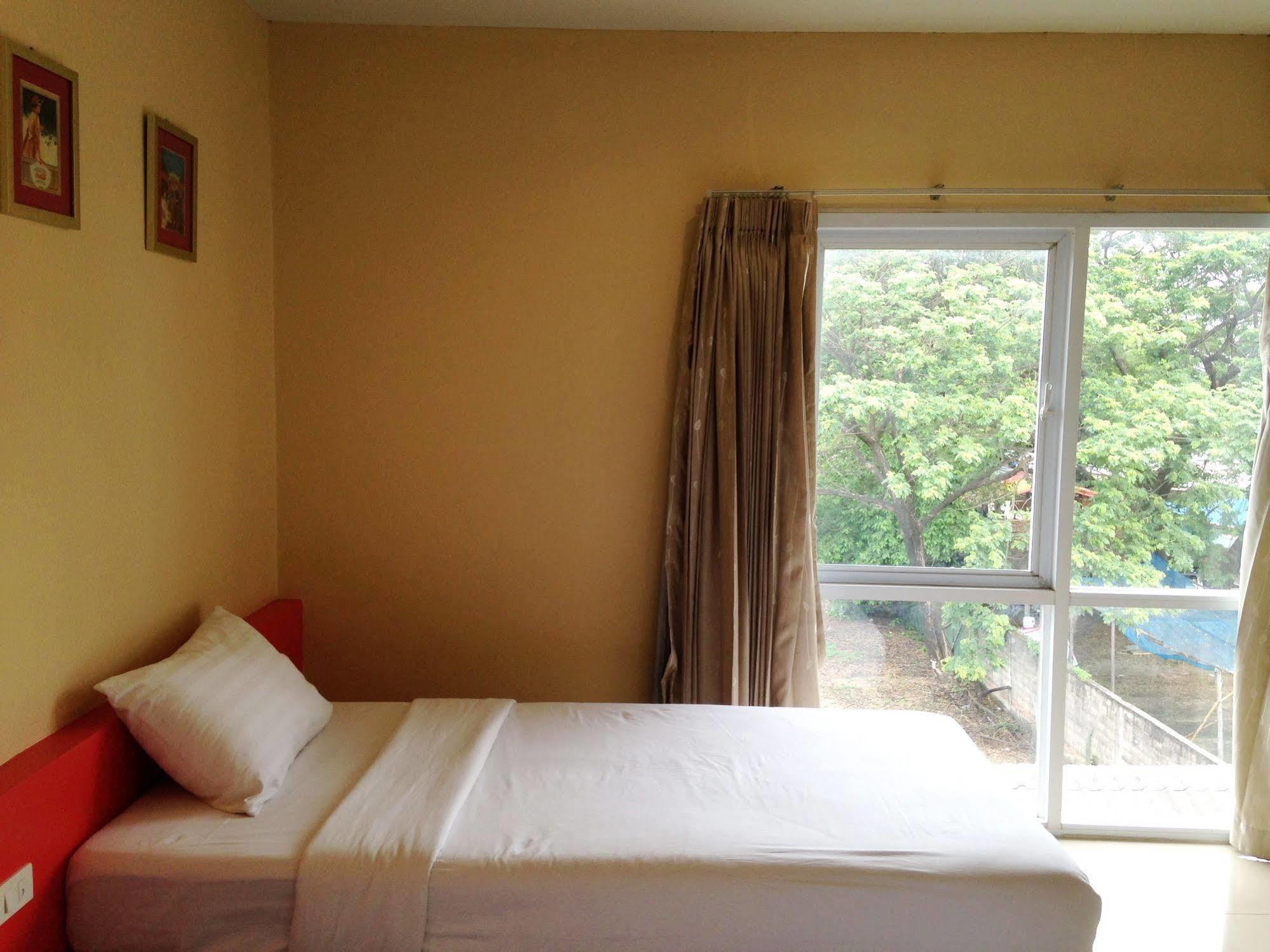 C2 Residence Lampang Exterior photo